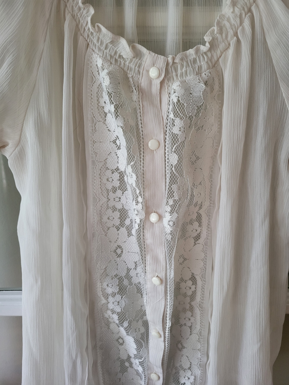 Eyelash Couture Women’s Sheer Delicate cream Top Lace Inserts Size Small Summery - Picture 5 of 13